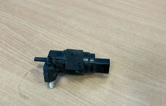 Volkswagen Golf VII Windscreen/windshield washer pump 1K6955651