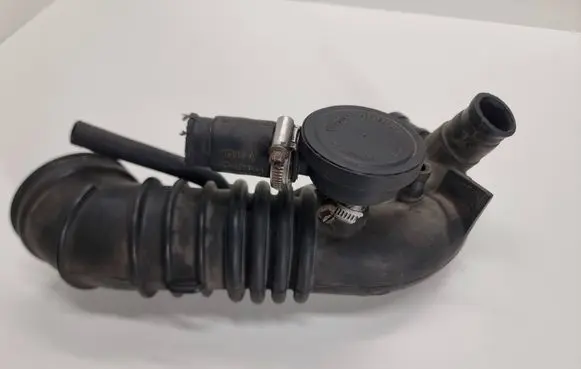 Audi A4 S4 B5 8D Turbo air intake inlet pipe/hose 58133356A