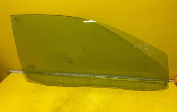 Ford Focus Front door window glass four-door E943R000016