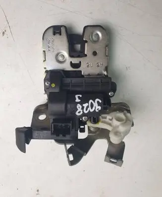 Loading door lock