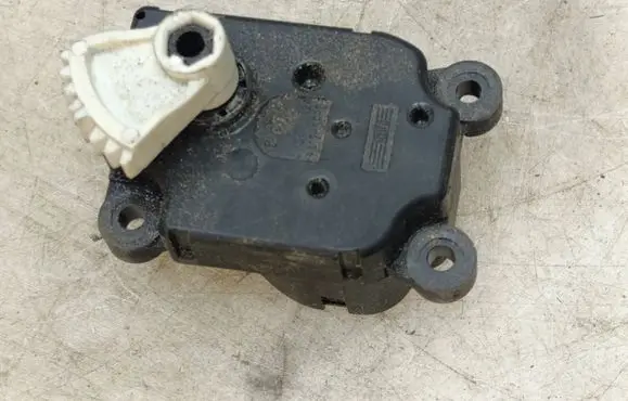 Ford Mondeo Mk III Air flap motor/actuator 1S7H19E616AA EAD551