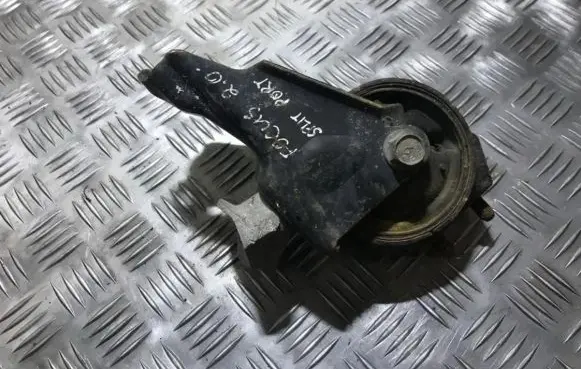 Ford Focus Engine mounting bracket
