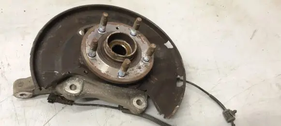 Front wheel hub