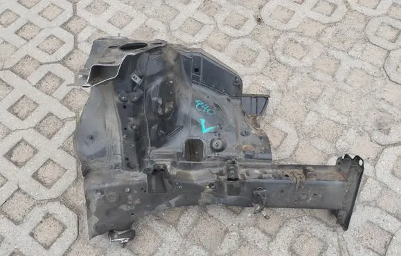 Hyundai i40 Bumper support mounting bracket corner 