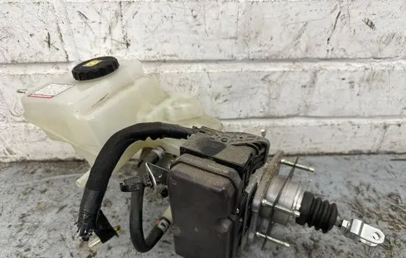 Toyota Camry VIII XV70 Brake booster 4721033370