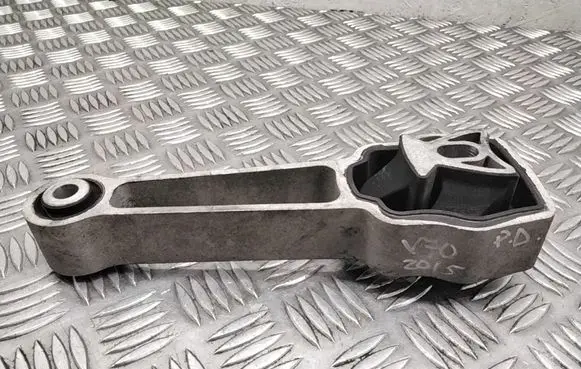 Volvo V70 Engine mount bracket
