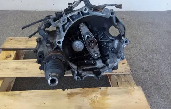 Volkswagen Fox Manual 5 speed gearbox JUR
