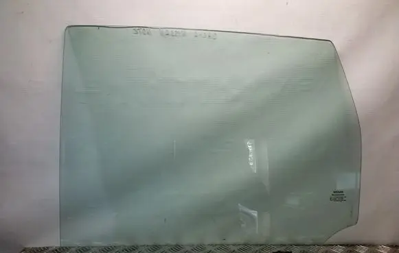 Nissan Note (E11) Rear door window glass