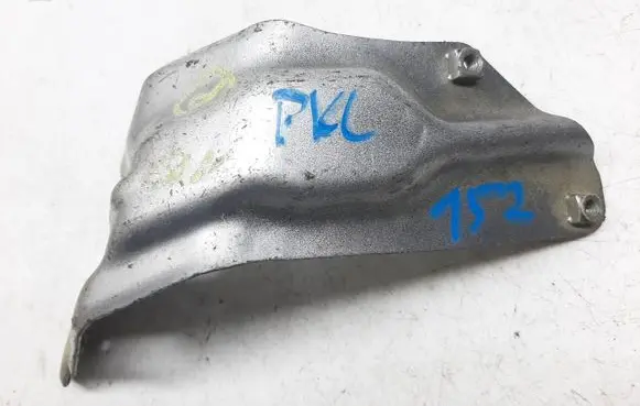 Volkswagen Eos Fender mounting bracket 1Q0821136