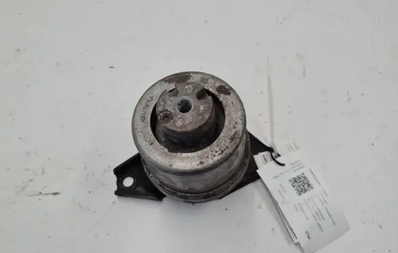 Volkswagen Transporter - Caravelle T5 Engine mount bracket 7H0199256F