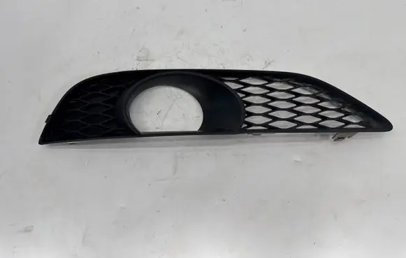 Audi Q7 4L Front fog light trim/grill 4L0807675C