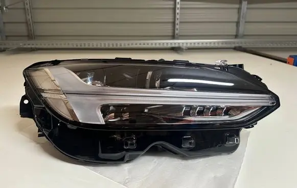 Volvo S90, V90 Headlight/headlamp 31655151