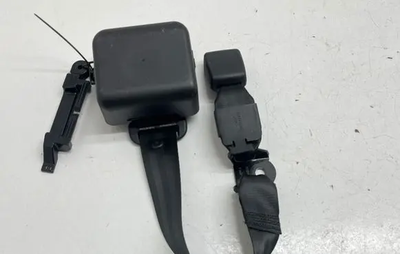 Volkswagen Jetta VII Middle seatbelt (rear) 17A857807E 653637300A