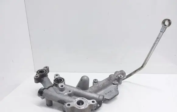 Toyota RAV 4 (XA40) Oil filter mounting bracket 130410