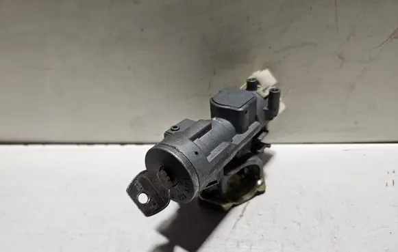 Mazda 626 Ignition lock YUHSHINSL17 SL17