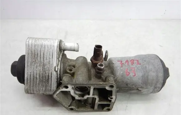 Audi A3 S3 8P Oil filter mounting bracket 045115389K