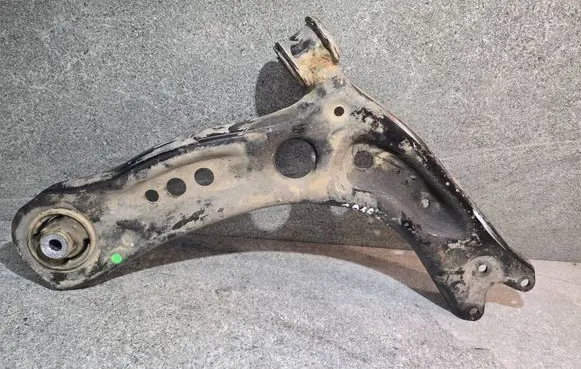 Seat Leon (5F) Front lower control arm/wishbone 5Q0407152L