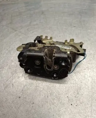 Mercedes-Benz Vito Viano W639 Front door lock 456201004001 A6397200435