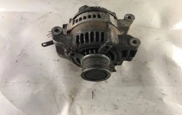Toyota Auris 150 Generator/alternator 270600R011 1042105140