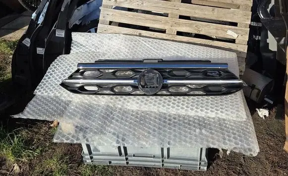 Volkswagen T-Roc Front bumper upper radiator grill 2GA853651