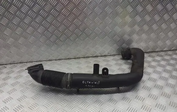 Skoda Octavia Mk2 (1Z) Air intake hose/pipe 1K0129654AJ