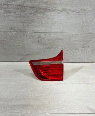 Tailgate rear/tail lights