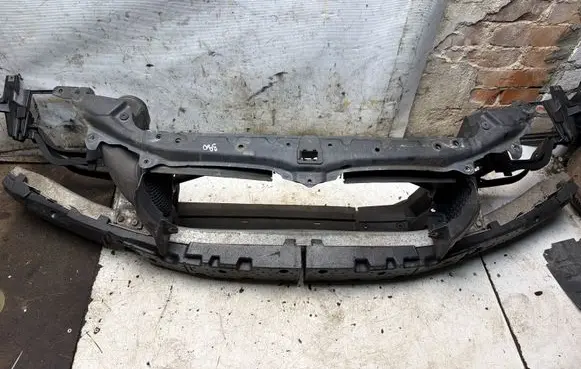 BMW 5 E60 E61 Radiator support slam panel bracket