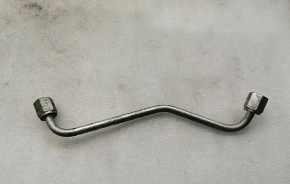 Fuel injector supply line/pipe