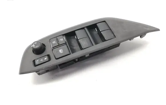 Toyota Yaris Cross Electric window control switch 840400D020