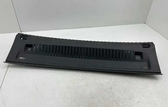 Trunk/boot sill cover protection