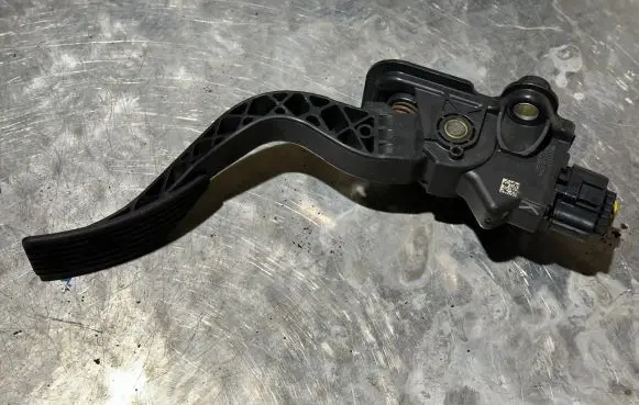 Citroen C-Crosser Accelerator throttle pedal MN101543 06222A2B0354