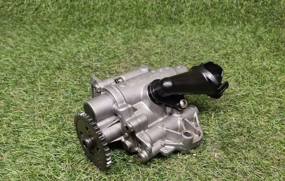 Volkswagen Jetta VI Oil pump 04E115103F 04E115251E