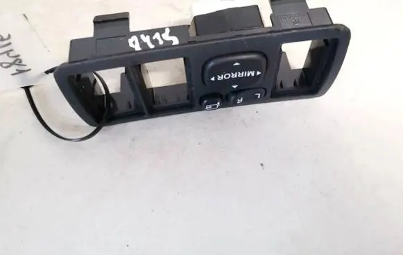 Toyota Avensis T250 Wing mirror switch 183575