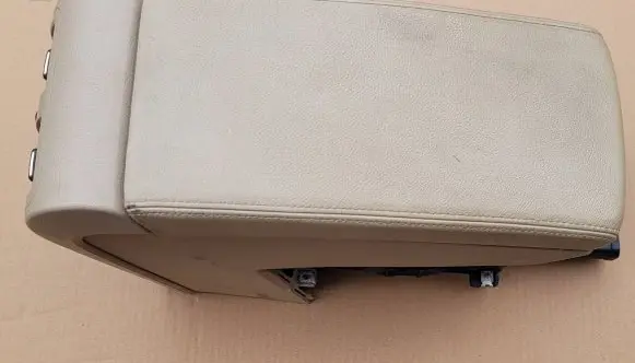 Volkswagen PASSAT B7 Armrest 3C0863319AQ