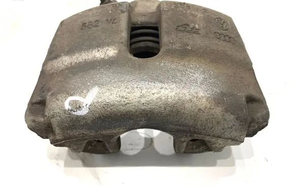 Volkswagen PASSAT CC Front brake caliper 