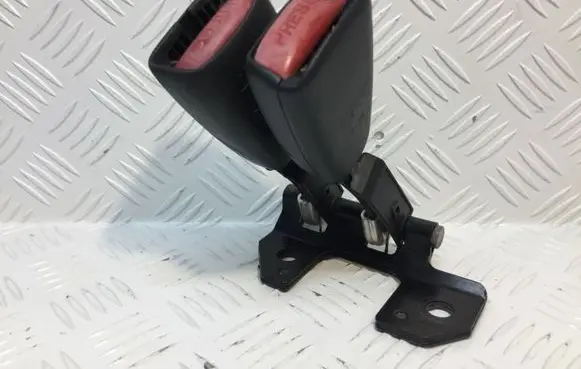 Mitsubishi Carisma Rear seatbelt buckle 312432