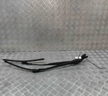 Peugeot 2008 II Windshield/front glass wiper blade 9822931780 9822931980