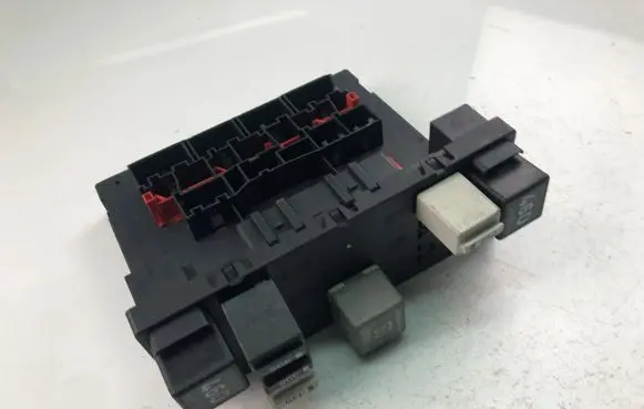 Volkswagen Jetta V Central body control module 3C0937049D