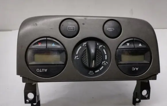 Nissan Primera Climate control unit 275109F600