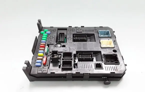Peugeot 3008 I Fuse module 9666895380 K0100160710