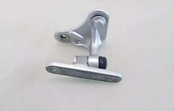 Mercedes-Benz S W220 Front door upper hinge