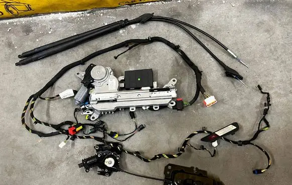Peugeot 508 RXH Tailgate/trunk/boot lift motor 9677615380
