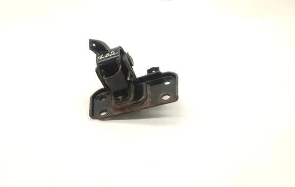 Toyota Auris 150 Gearbox mount AV84685