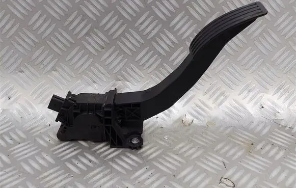 Volvo XC40 Accelerator throttle pedal 32212363