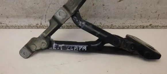 Skoda Superb B5 (3U) Tailgate hinge 3B5827550G