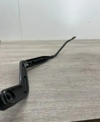 Volvo V70 Front wiper blade arm 9169315
