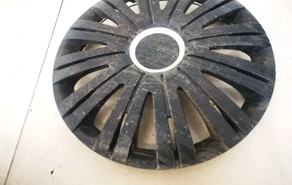 Volkswagen Golf IV R14 wheel hub/cap/trim 