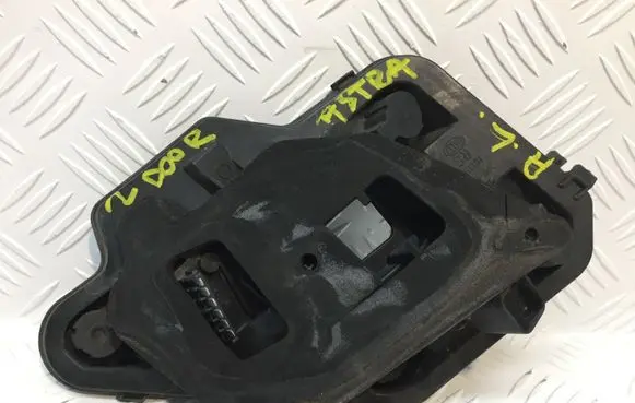 Opel Astra H Tail light bulb cover holder 16139200