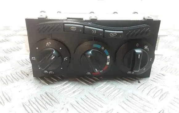 Mercedes-Benz A W168 Climate control unit 1688300485