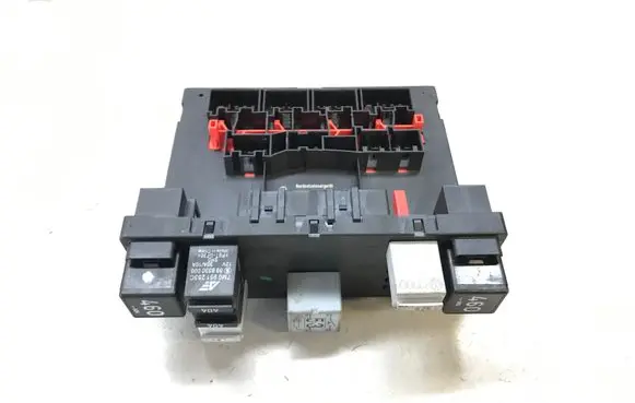 Volkswagen Golf V Fuse module 3C0937049AD K4544